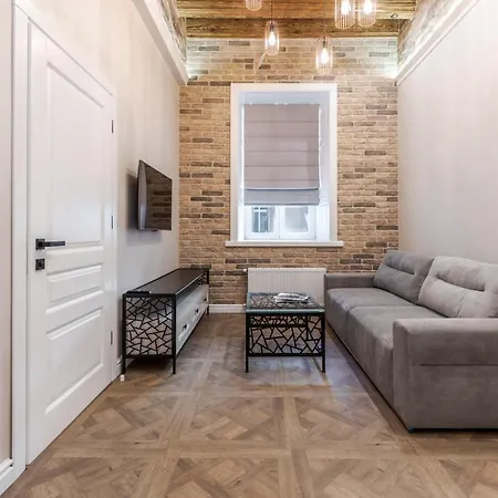 Apartment Rynok Square 2 *