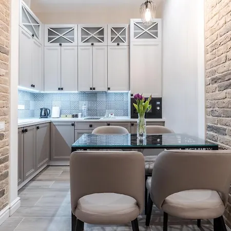 Apartment Rynok Square 2 *