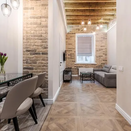 Apartamento Rynok Square 2 *