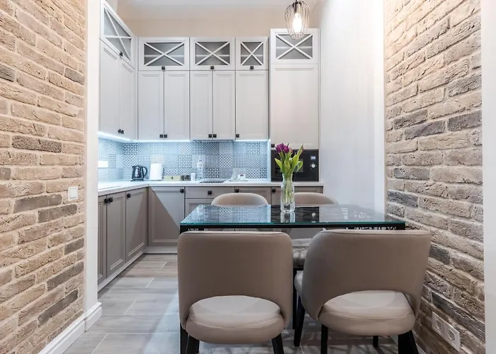 Apartment Rynok Square 2 *